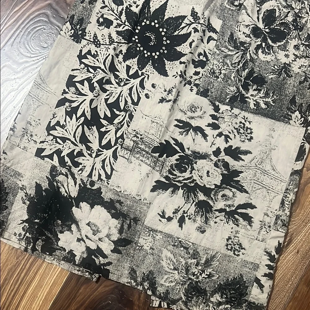 NWOT Linen Floral Black and White Women's Skirt